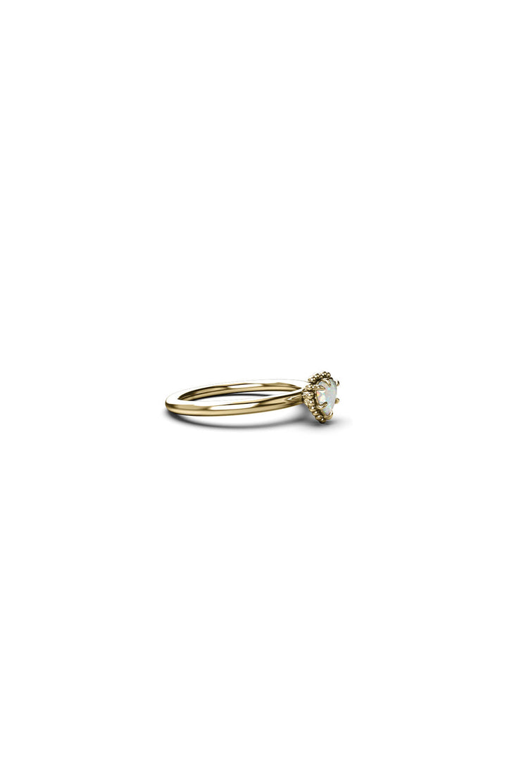 Gold ring with faceted bello opal stone