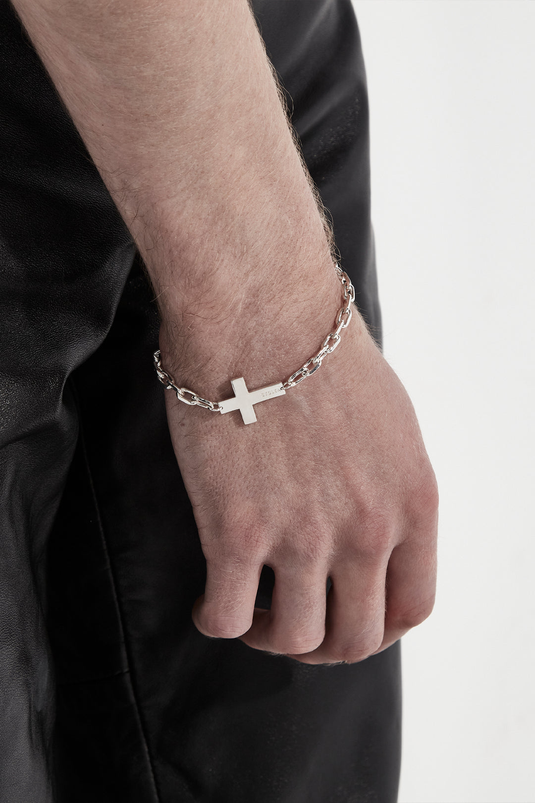 FALLING CROSS BRACELET