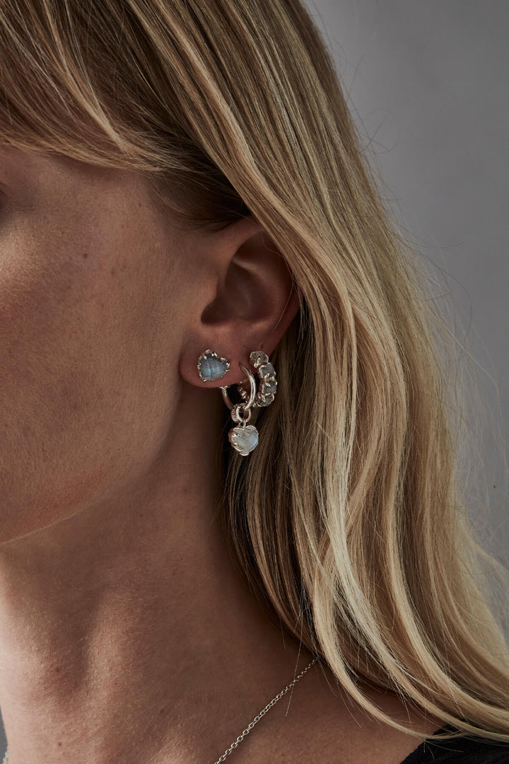 LOVE CLAW ANCHOR EARRING MOONSTONE
