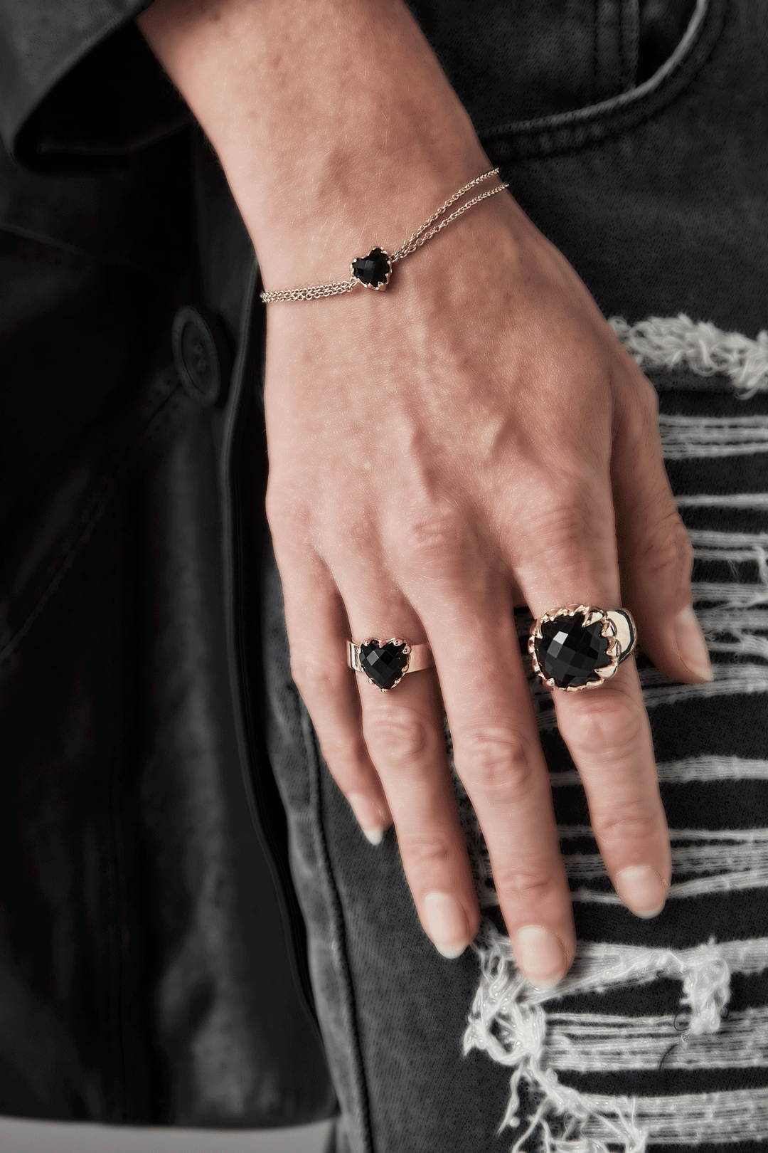 LOVE CLAW BRACELET ONYX - GOLD PLATED