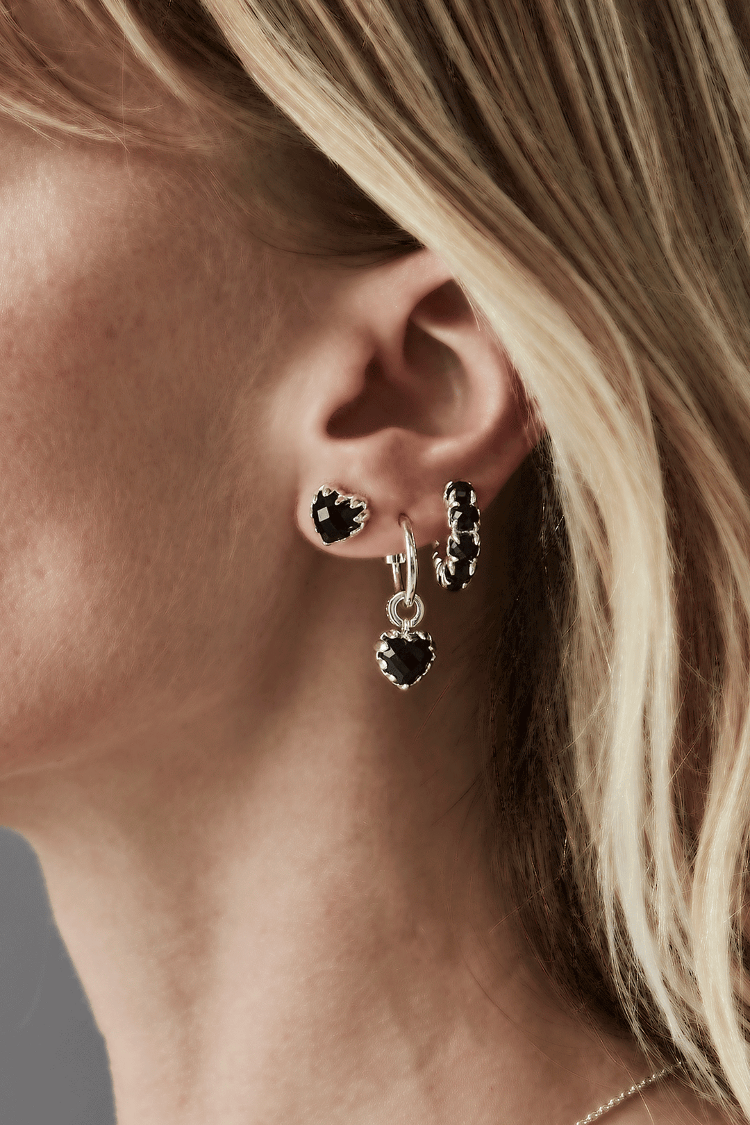 HALO CLUSTER EARRING ONYX