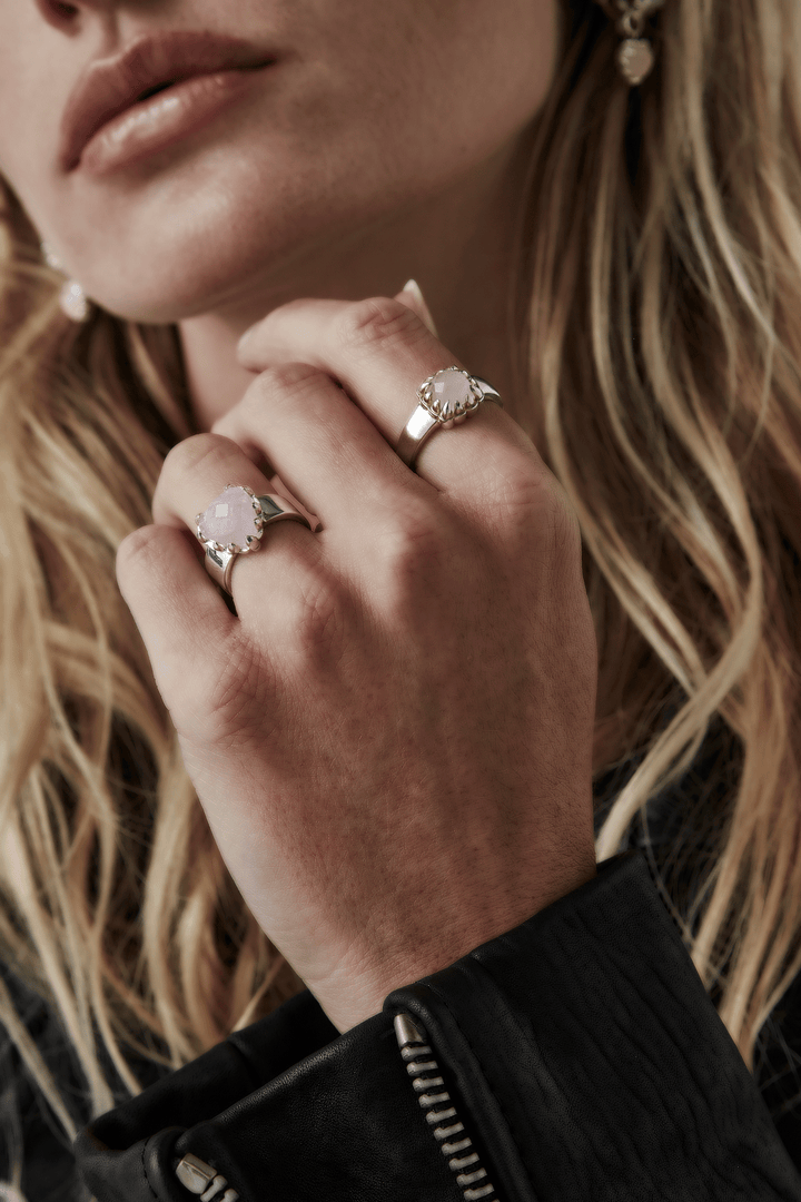 BABY CLAW RING ROSE QUARTZ
