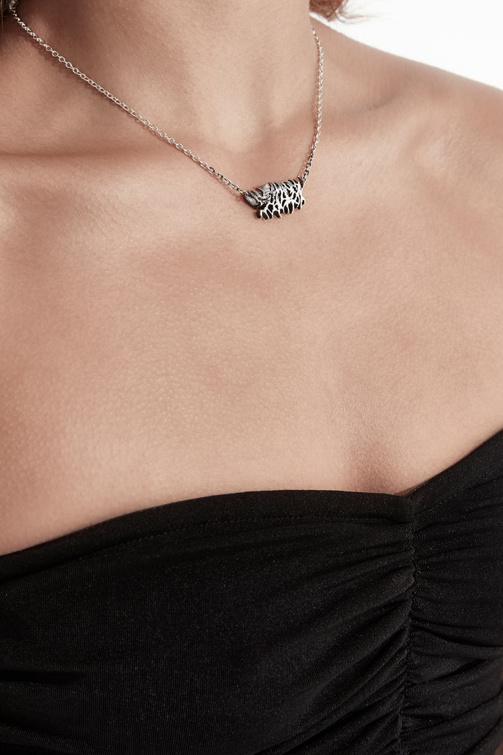 DELICATE DISTORTION NECKLACE