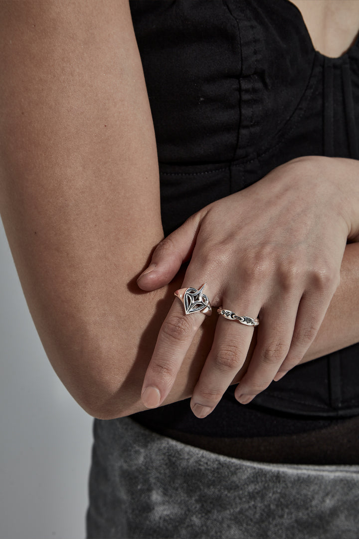 STARSTRUCK SIGNET RING