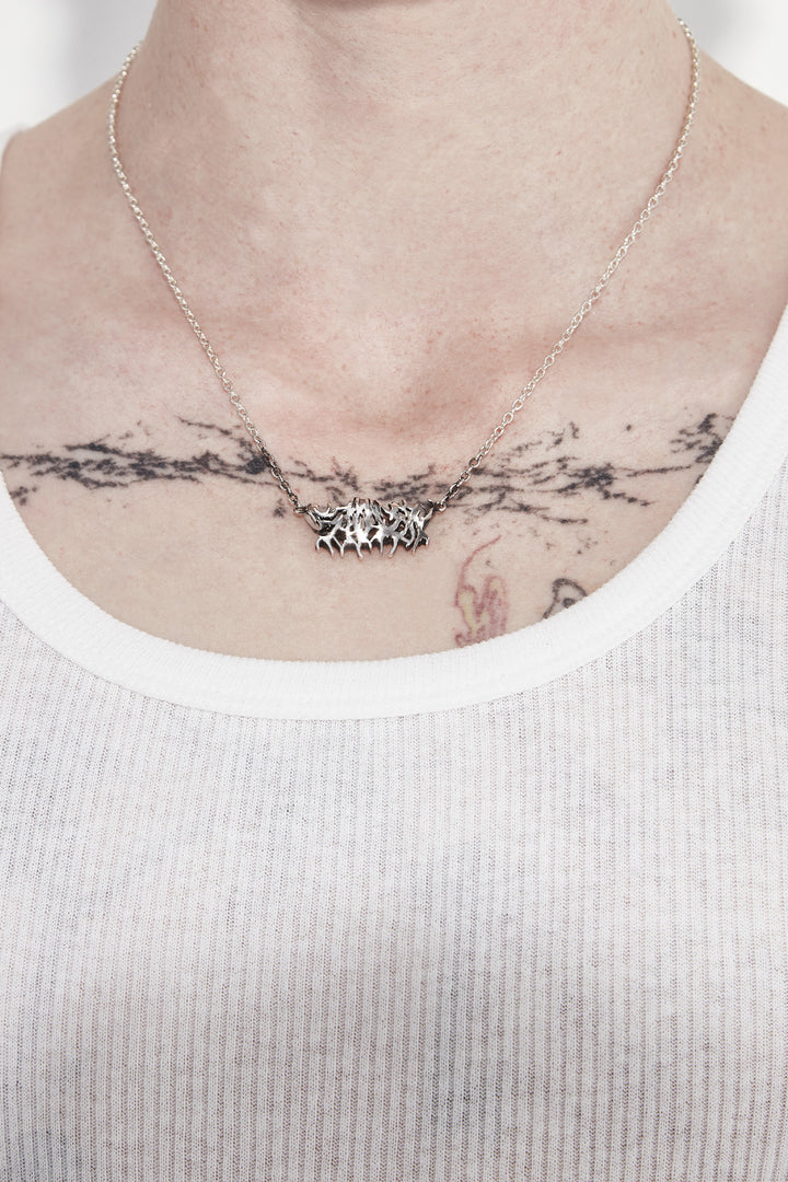 DELICATE DISTORTION NECKLACE