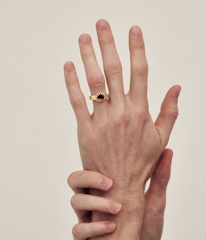 BABY CLAW RING GARNET - GOLD VERMEIL