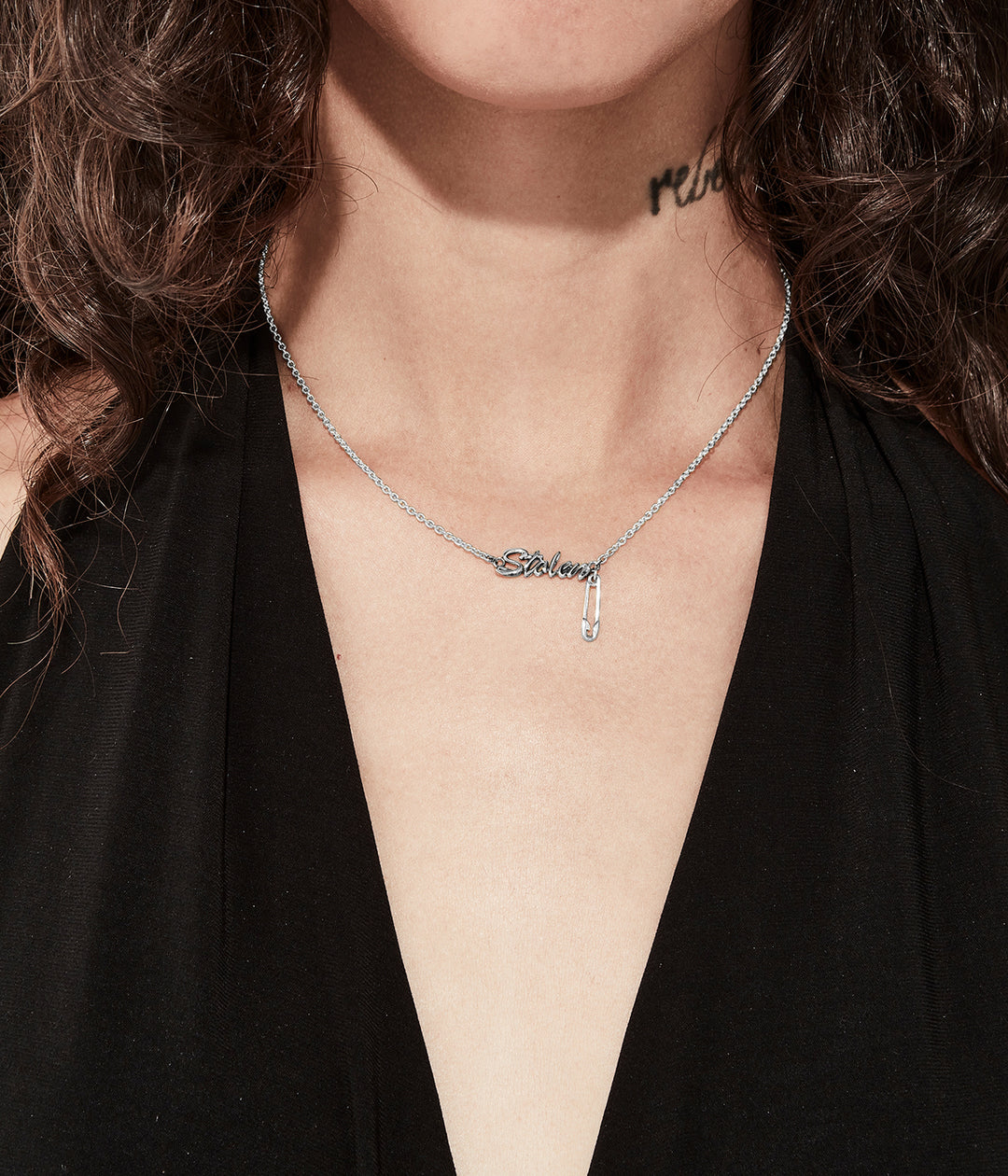 SENTIMENTAL SCRIPT NECKLACE