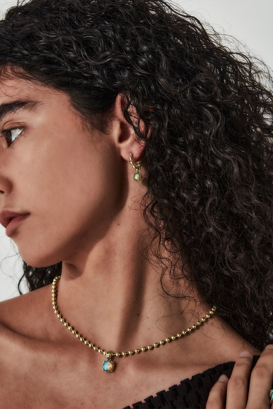 BABY CLAW SLEEPER EARRINGS BELLO OPAL - GOLD PLATED