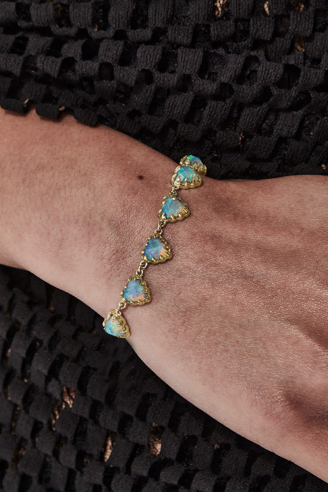 LOVE CLAW INFINITY BRACELET BELLO OPAL - GOLD PLATED