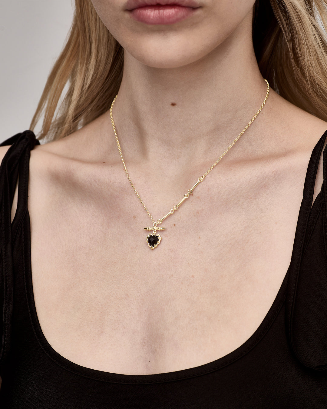 LOVE CLAW FOB NECKLACE - ONYX - 18K GOLD PLATED