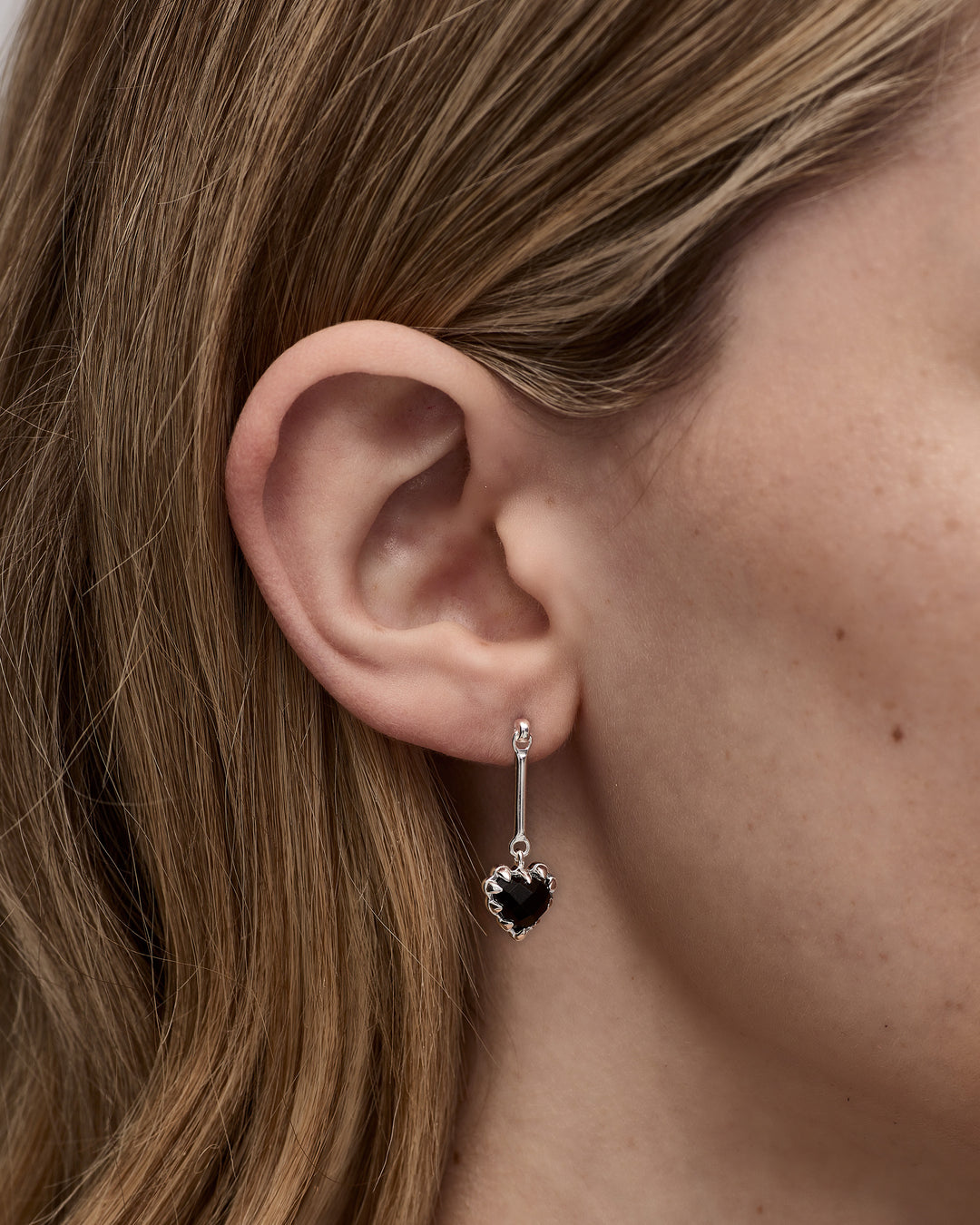 LOVE CLAW BAR EARRINGS - ONYX