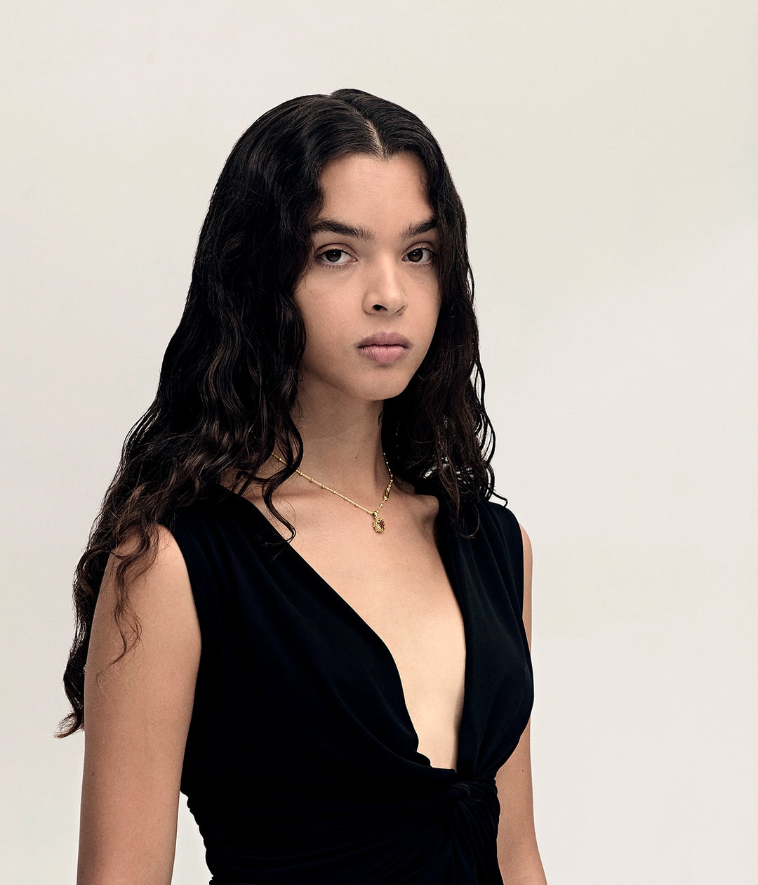 DAHLIA'S EMBRACE NECKLACE - 18K GOLD PLATED