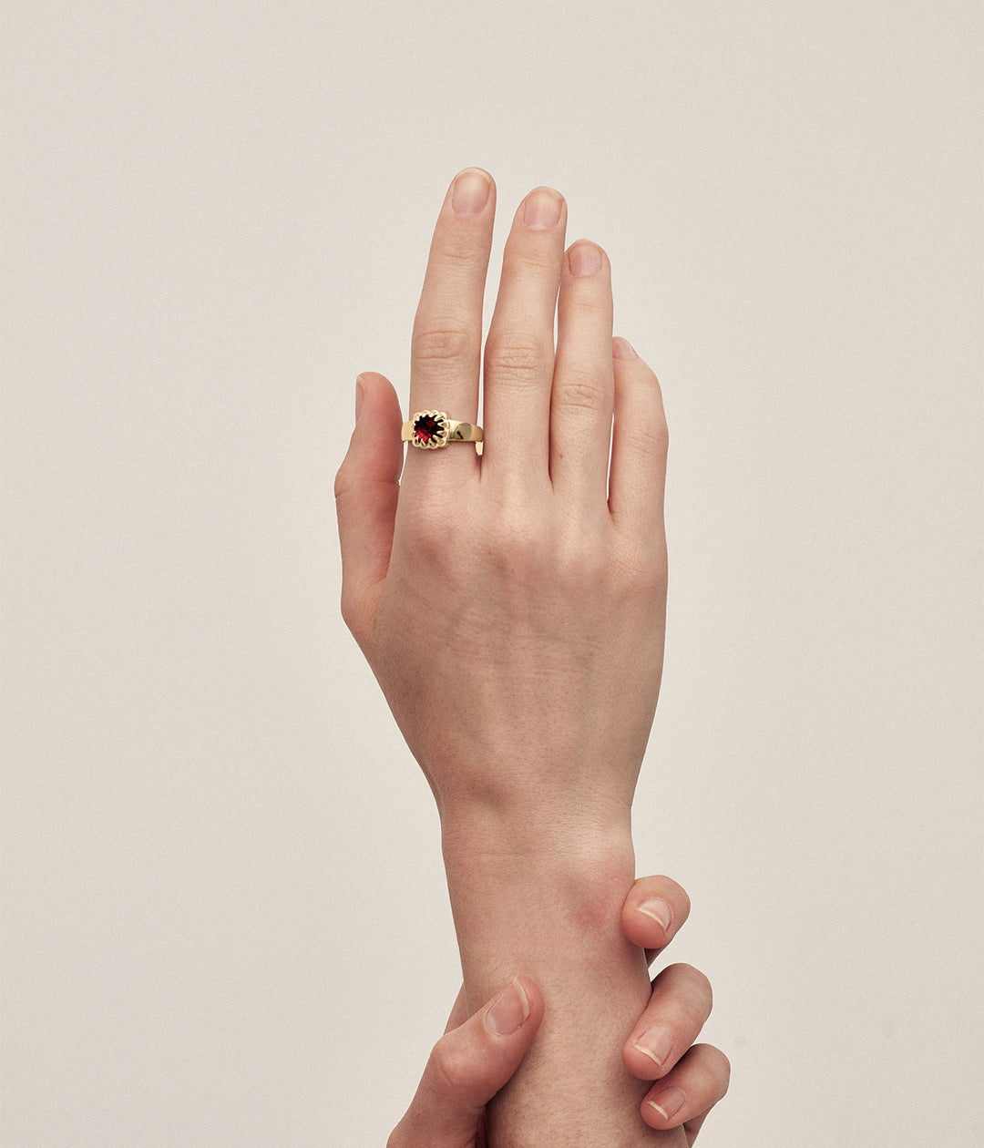 BABY CLAW RING GARNET - GOLD VERMEIL