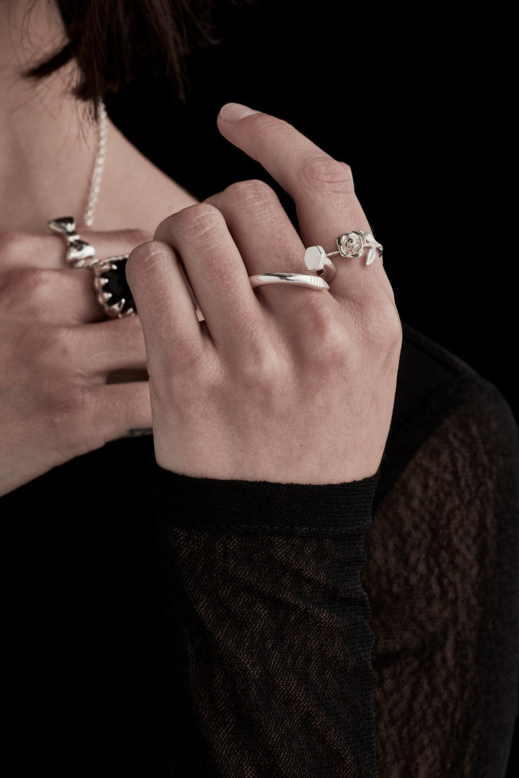 TWISTED BOLT RING