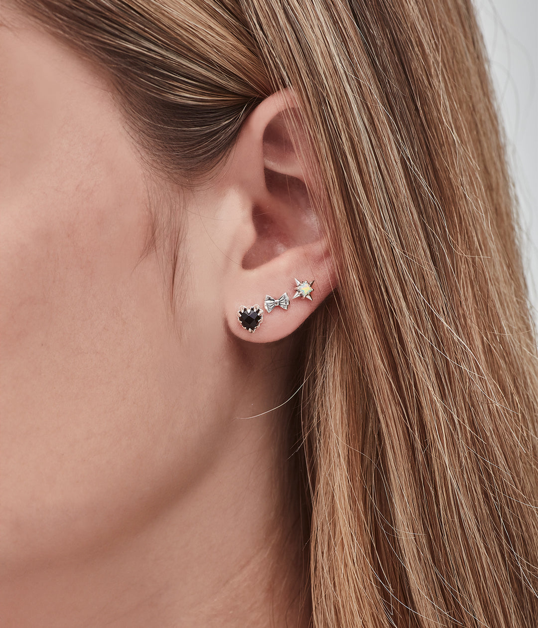 BOW FLAT BACK SINGLE EARRING