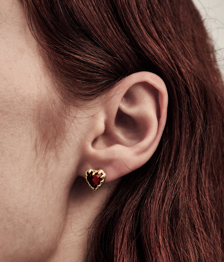 LOVE CLAW EARRINGS GARNET - GOLD PLATED