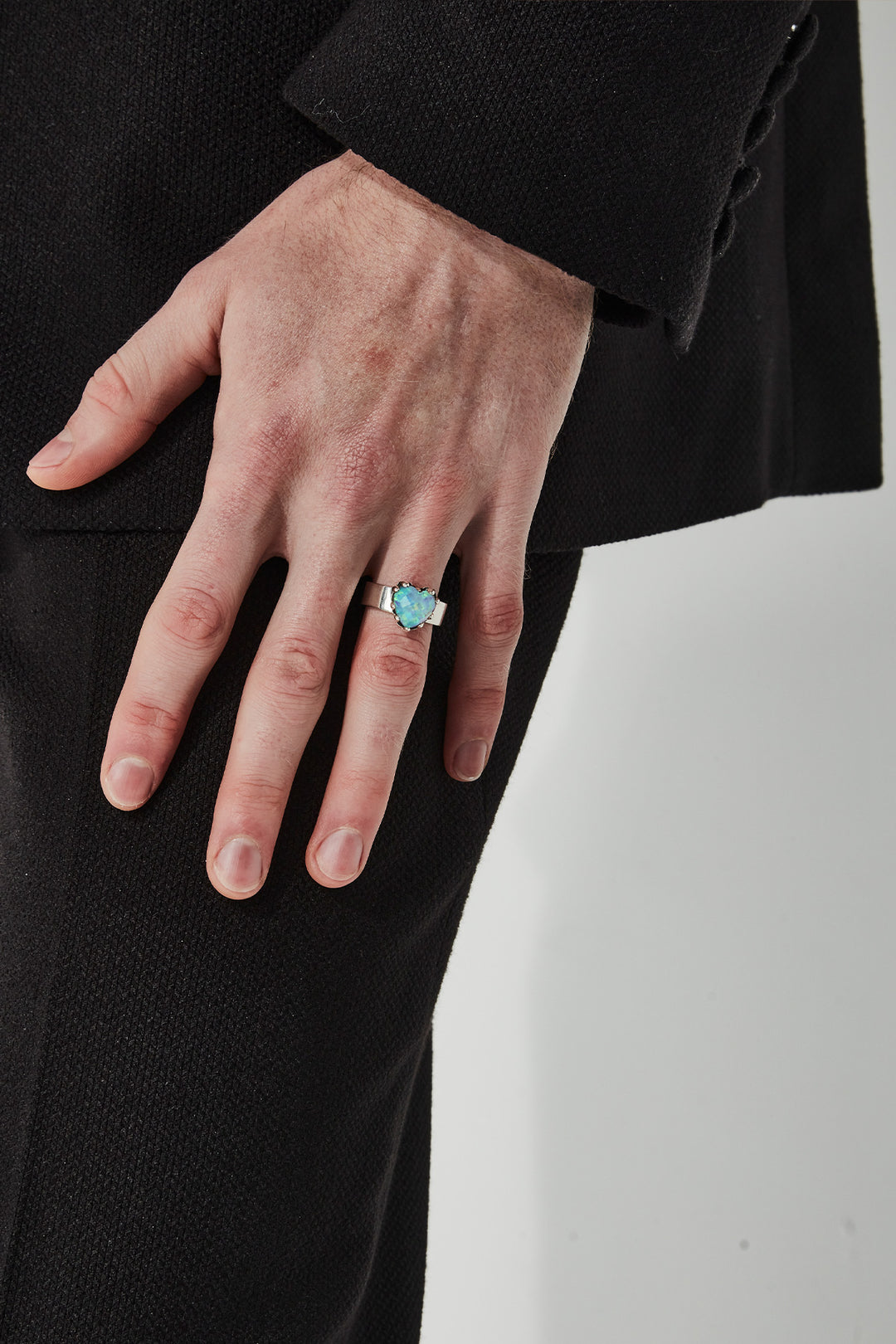 LOVE CLAW RING BELLO OPAL