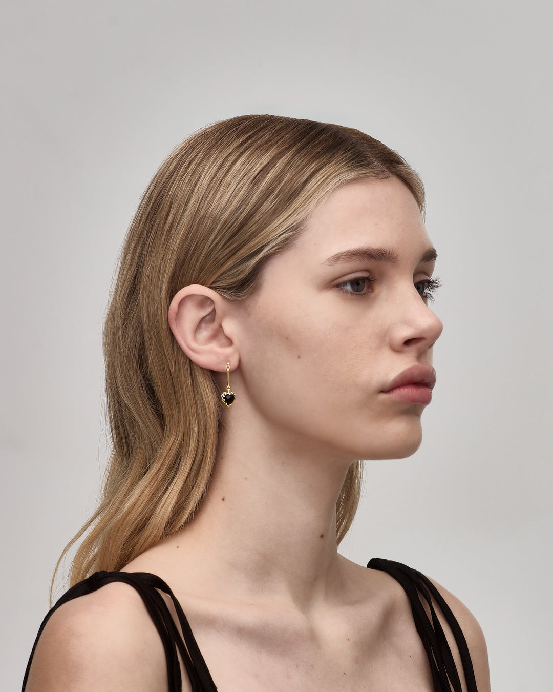 LOVE CLAW BAR EARRINGS - ONYX - 18K GOLD PLATED