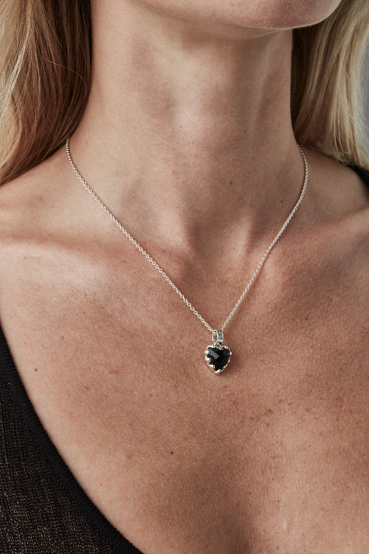 MINI LOVE CLAW NECKLACE ONYX