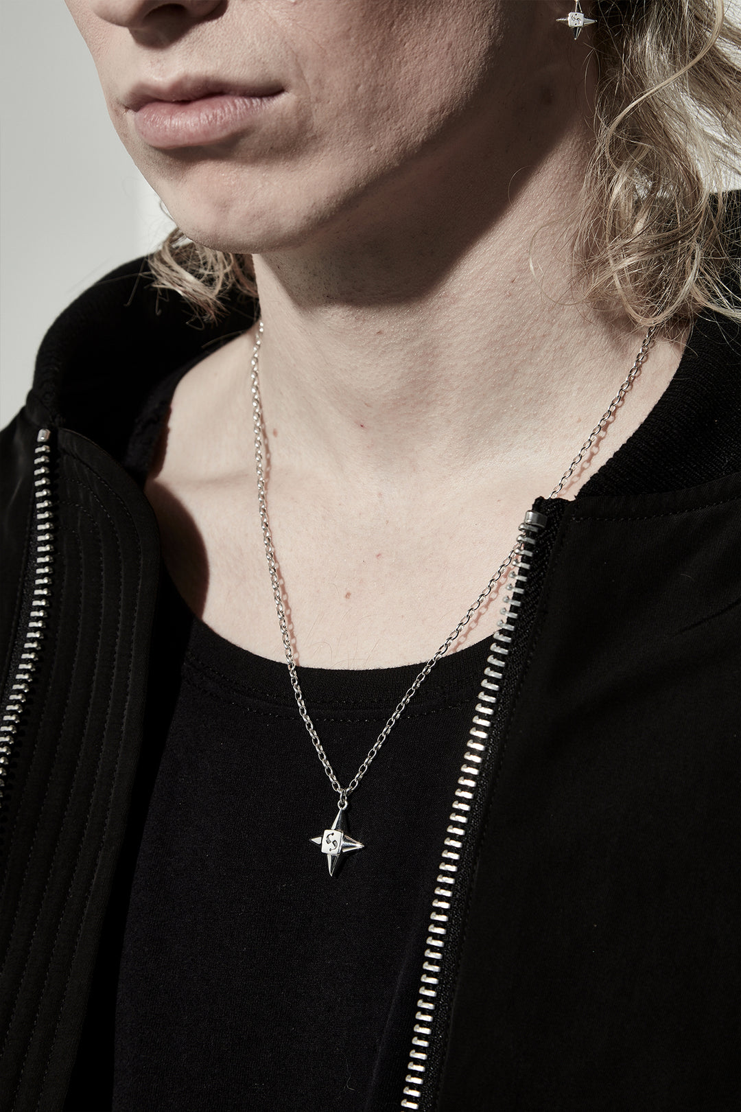 STAR SHOCK NECKLACE