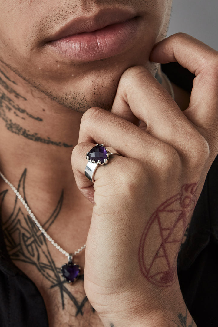 LOVE CLAW RING DARK AMETHYST