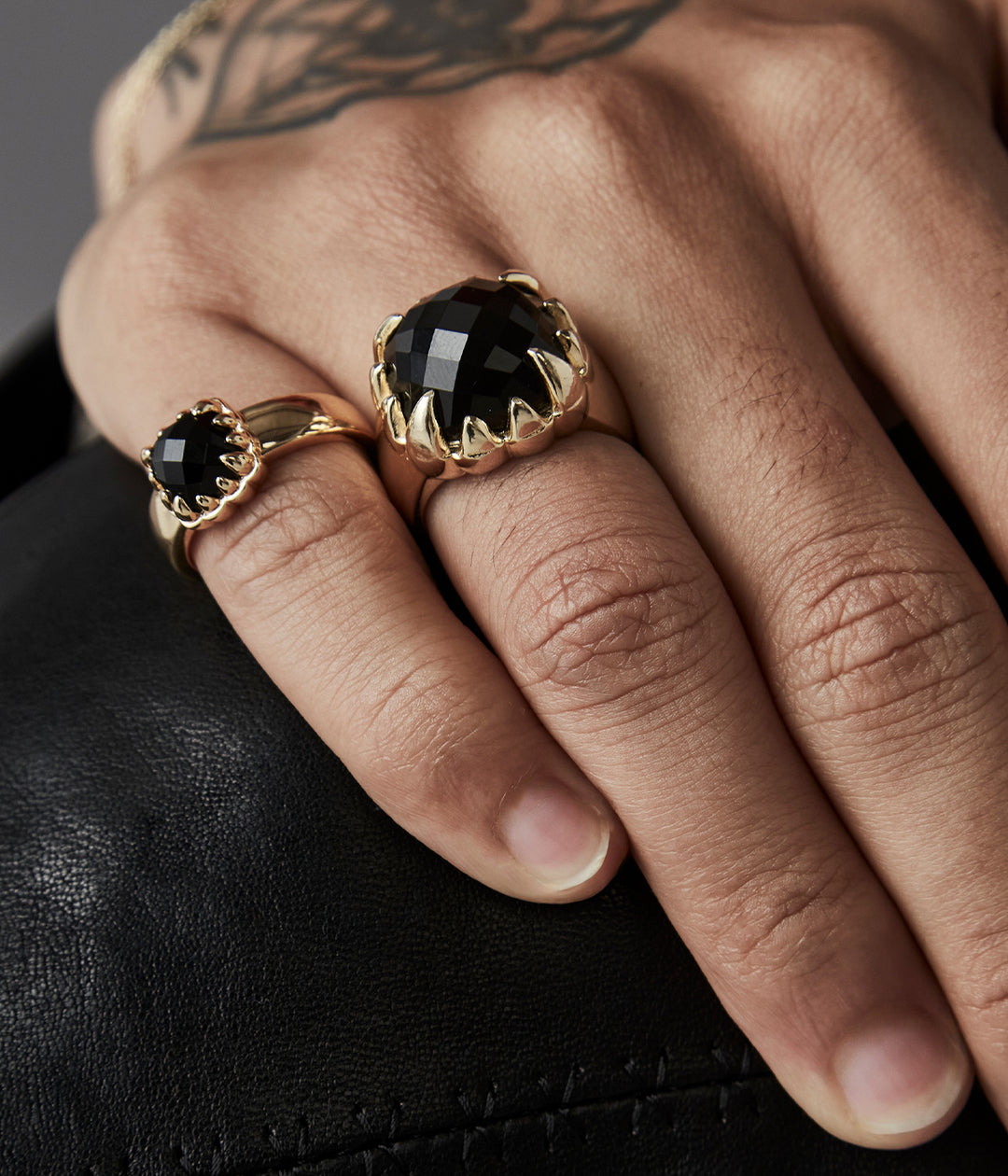 BABY CLAW RING ONYX - GOLD PLATED