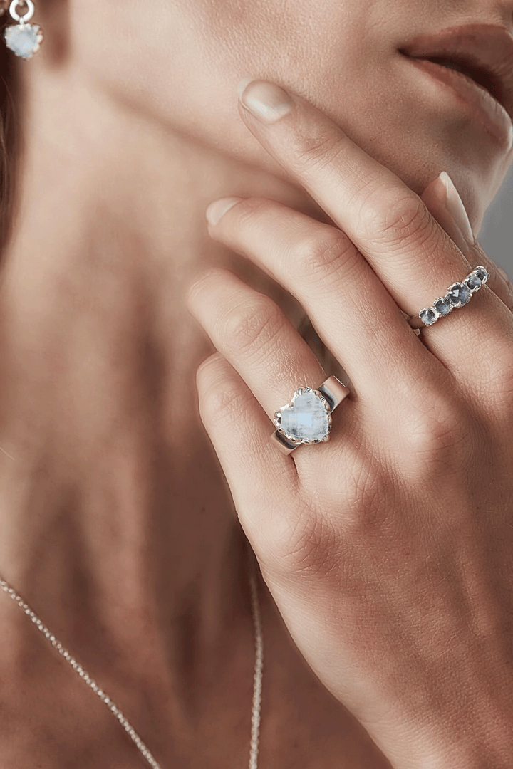 LOVE CLAW RING MOONSTONE