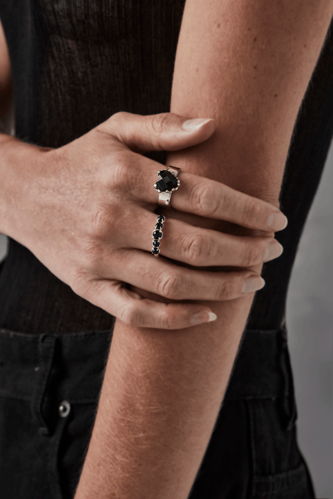 HALO CLUSTER RING ONYX