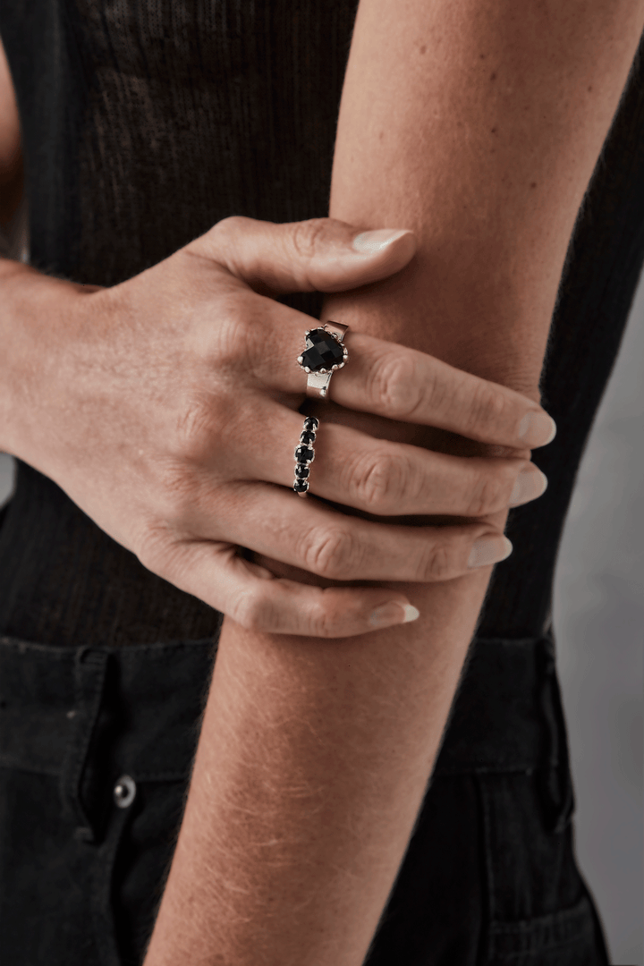 HALO CLUSTER RING ONYX
