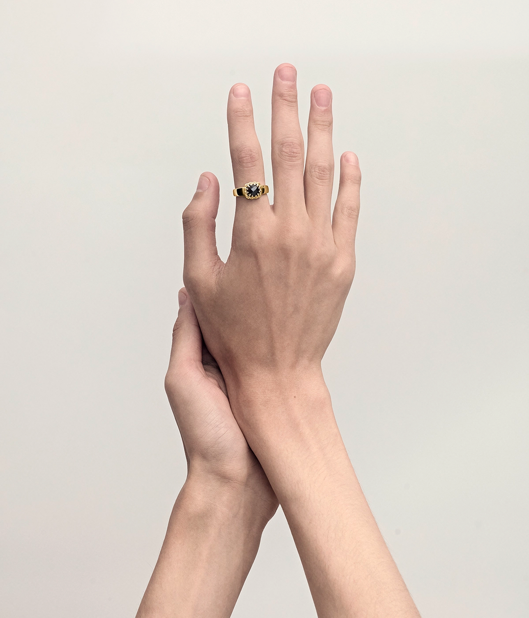 BABY CLAW RING ONYX - GOLD VERMEIL