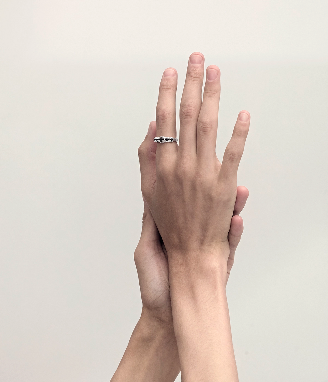 HALO CLUSTER RING ONYX