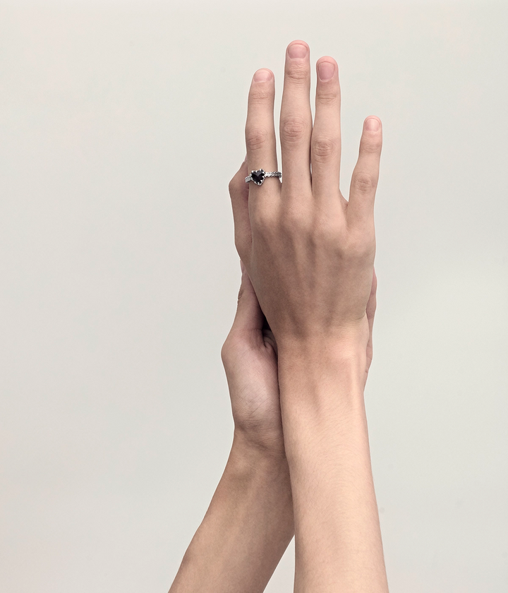 MINI LOVE CLAW RING ONYX