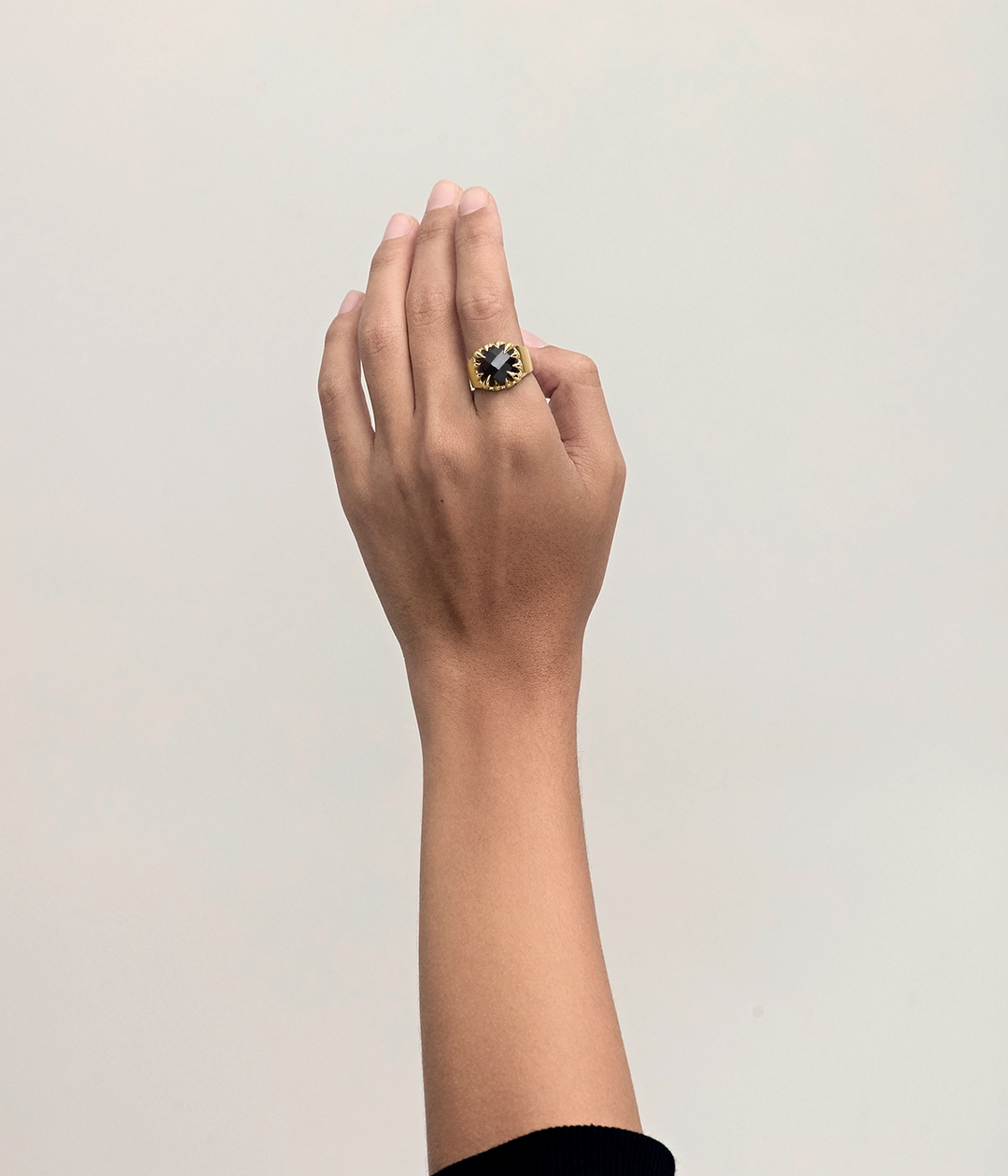 CLAW RING ONYX - GOLD VERMEIL