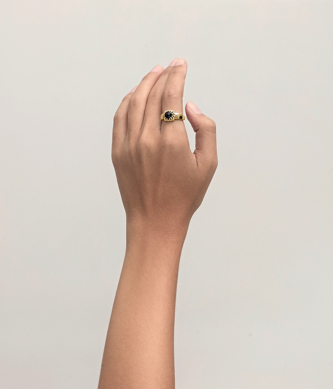 BABY CLAW RING ONYX - GOLD VERMEIL