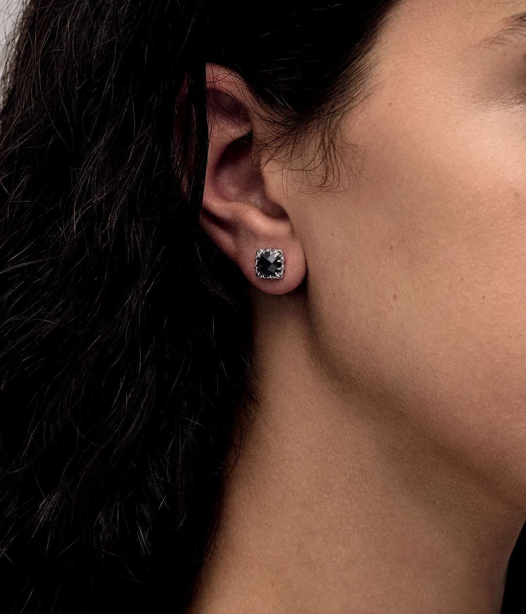 BABY CLAW STUDS ONYX