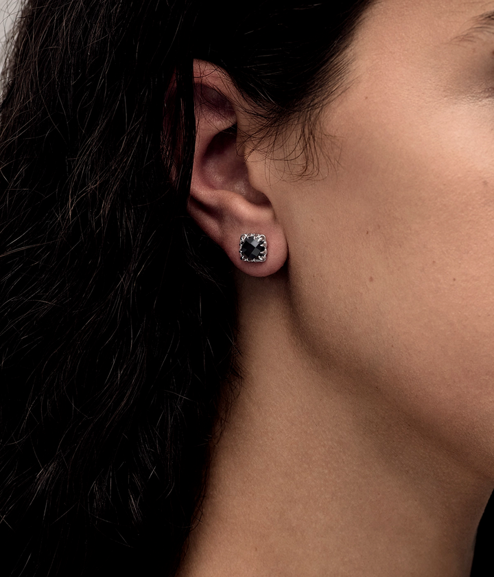 BABY CLAW STUDS ONYX