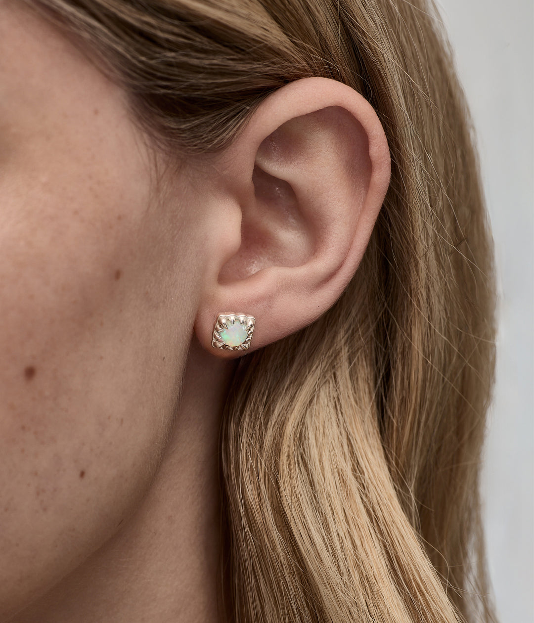 BABY CLAW STUDS - BELLO OPAL - HIGH POLISH