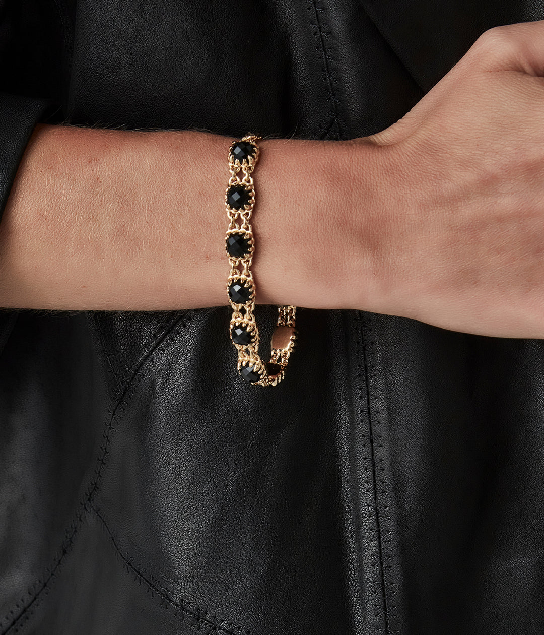 LOVE CLAW ETERNITY BRACELET ONYX GOLD PLATED