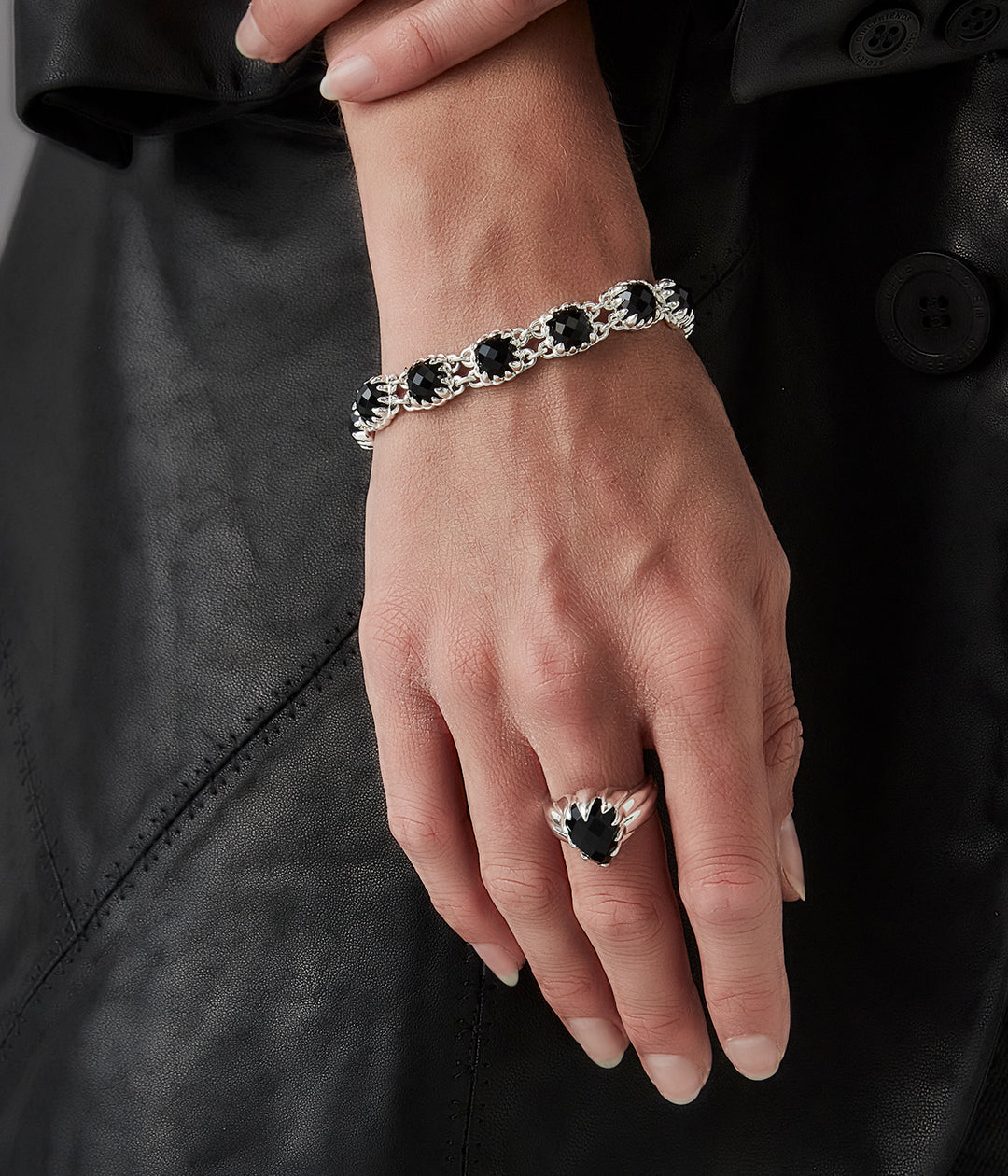LOVE CLAW ETERNITY BRACELET ONYX