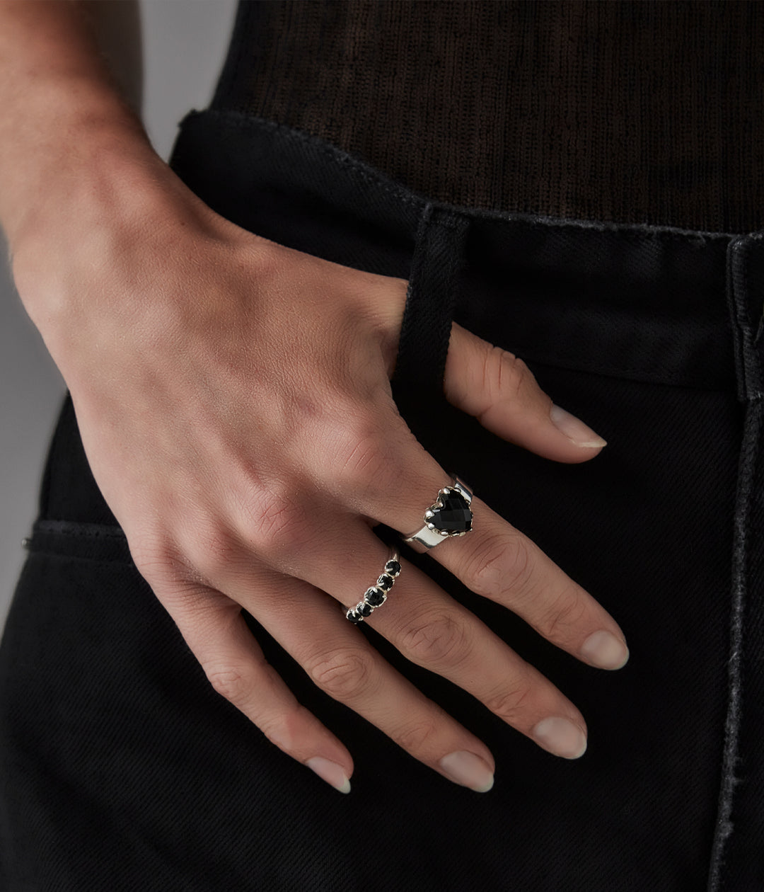 HALO CLUSTER RING ONYX